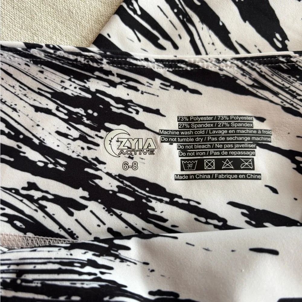 ZYIA Black and White Abstract Leggings - Picture 3 of 3